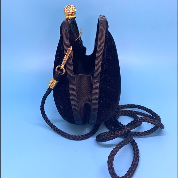 Y and S Original - Vintage Velvet Clam Shell Evening Clutch with Jeweled Clasp - Picture 6 of 11